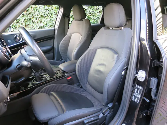 MINI Clubman 1.5 Cooper Chili Business Ed. F54 NL-auto, XL-navi, HK, LED, Park.ass en 19"