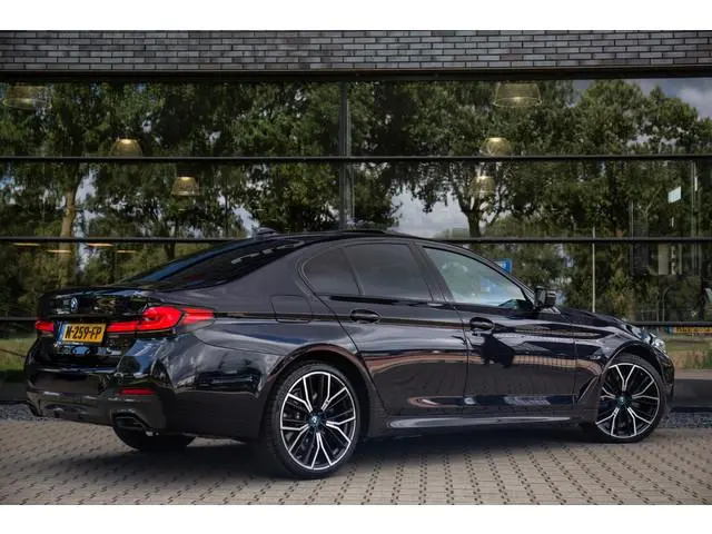 BMW 5-serie 545e xDrive High Executive M-Sport , Pano, Laser, HUD, Comfortstoelen, Adap. Cruise