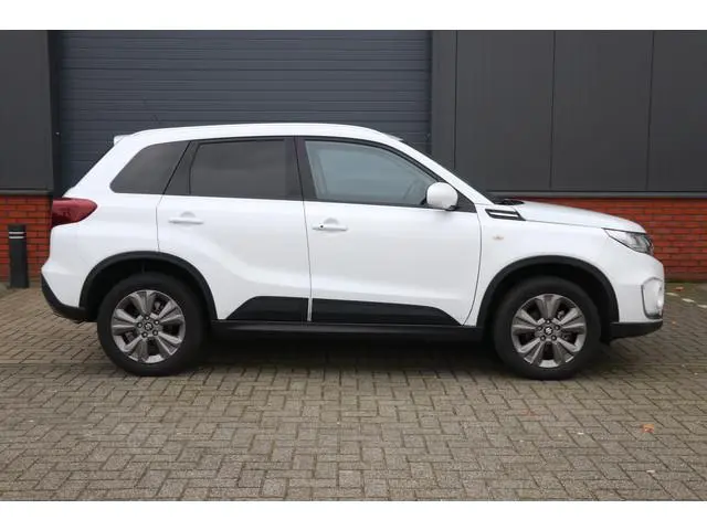 Suzuki Vitara 1.5 Hybrid Select Automaat | camera | side assist | stoelverwarming / ACC
