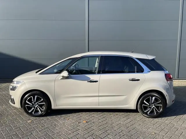 Citroën C4 Picasso 130pk Shine (Trekhaak - Elektrische klep - Keyless Entry - Camera - Apple Carplay...