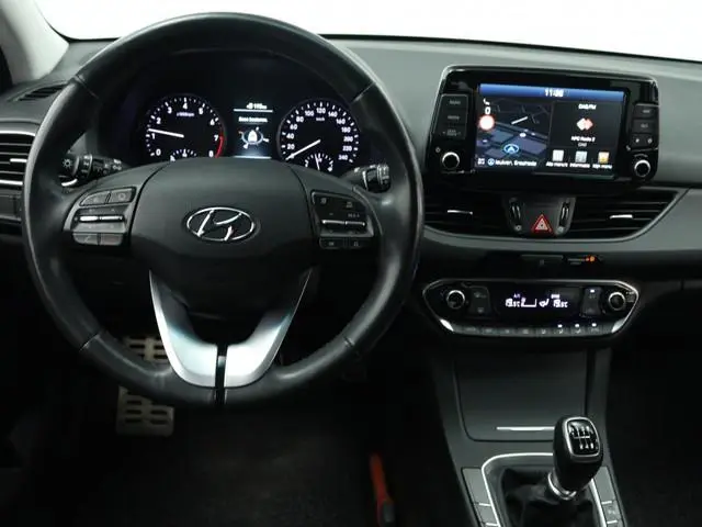Hyundai i30 Fastback 1.0 T-GDI Premium | Trekhaak | Navigatie | Camera