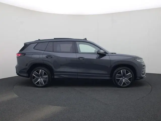 Volkswagen Tayron 1.5eHybrid 200kW/272PK R-Line · Panoramadak · Camera + Parkeersensoren · Apple/And...