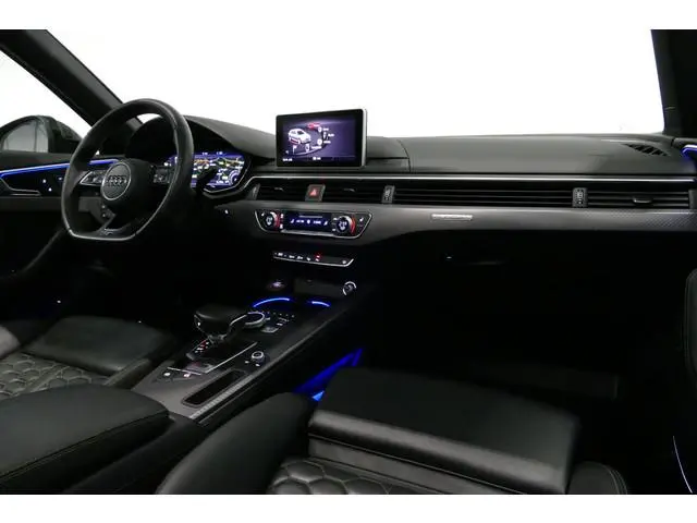 Audi RS4 Avant 2.9 TFSI RS 4 quattro / RS-Sportuitlaat / Panoramdak / Elektr. verstelbare voorstoele...