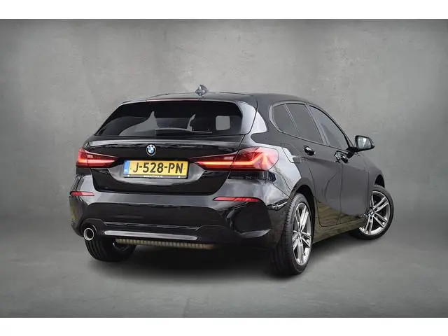 BMW 1-serie 118i Executive Edition | Pano | Apple CarPlay | LED | Virtual