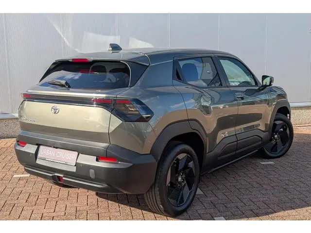 Toyota Urban Cruiser Dynamic 61 kWh Nu €3.000,- voordeel! Nu tijdelijk extra scherp geprijsd!