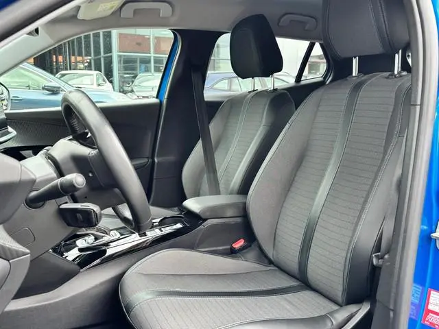 Peugeot e-2008 BWJ 2021 EV Allure 136 PK  Pack 50 kWh FULL LED | HALF LEDER | ADAPTIVE CRUISE | CAME...