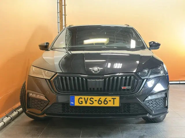 ŠKODA Octavia Combi 1.4 TSI RS iV PHEV Business panodak | stoelverw | navigatie |