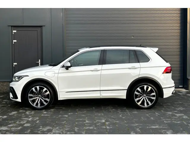 Volkswagen Tiguan 1.4 TSI eHybrid R-Line 245pk PANO TREKHAAK 20" IQ LIGHT KEYLESS