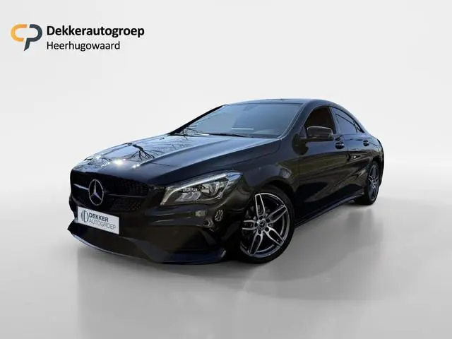 Mercedes-Benz CLA-klasse 180 122PK Automaat AMG Line Navigatie