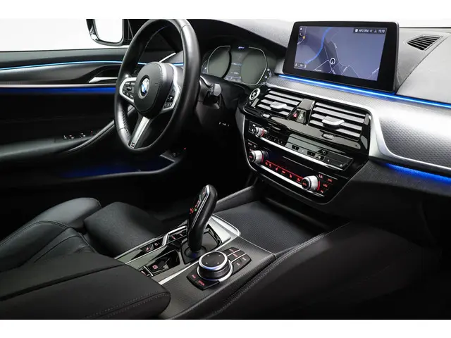 BMW 5-serie Touring 530e xDrive M-Sport High Executive | LASER LED | HEAD UP | TREKHAAK