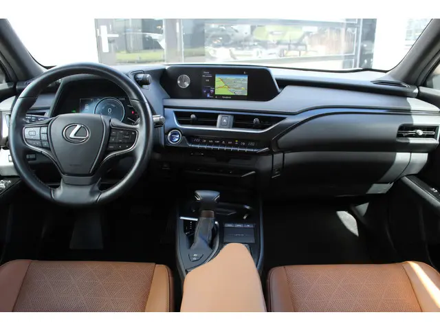 Lexus UX 250h Luxury Line / Carplay / Camera / Leer