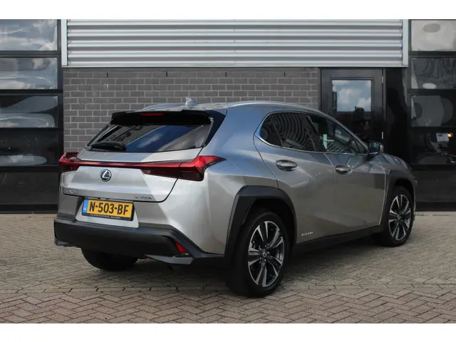 Lexus UX 250h Luxury Line / Carplay / Camera / Leer