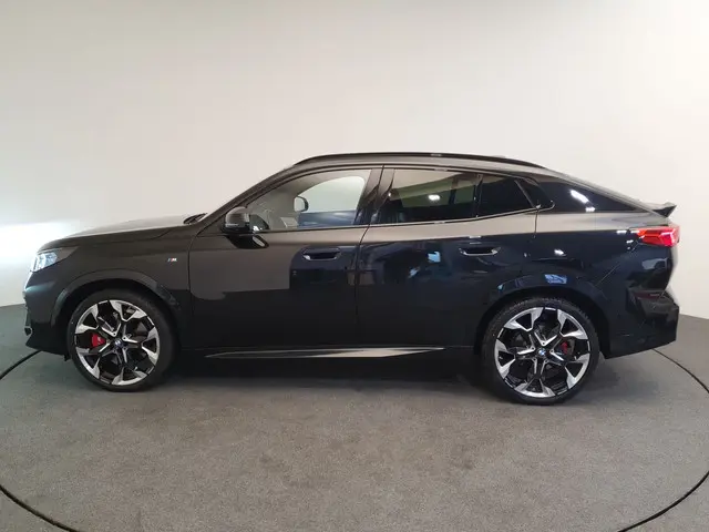BMW X2 sDrive20i M-Sport Pro Harman Kardon, Panorama dak, Trekhaak, Head-up, 21"