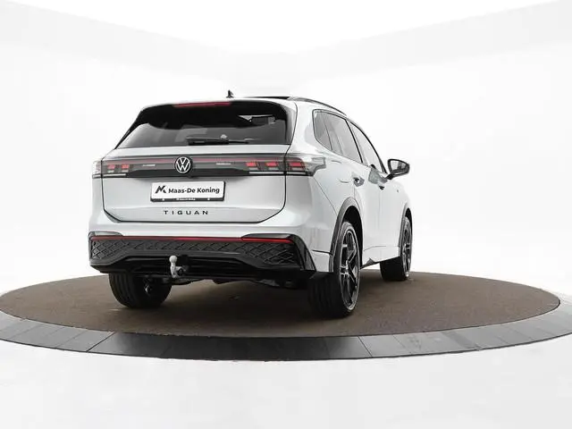 Volkswagen Tiguan 1.5 272pk DSG eHybrid R-Line · Panoramadak · Trekhaak · Harman Kardon · 20'' · 360...