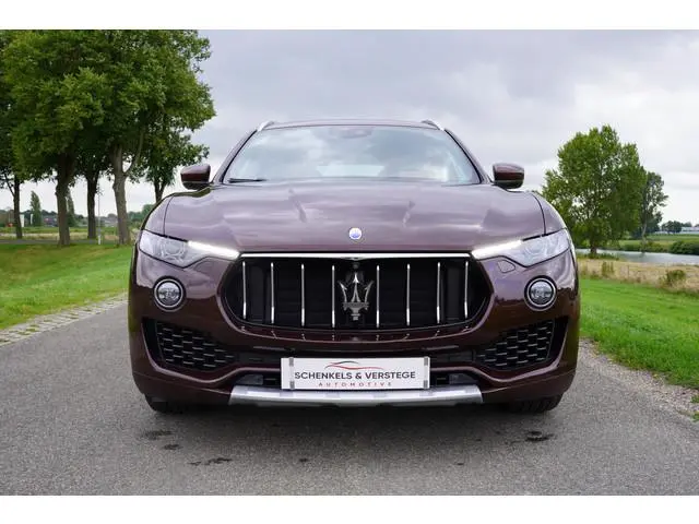 Maserati Levante 3.0 V6 S AWD / Zegna Edition ! / BTW / Luchtvering / B&W Audio / Trekhaak /
