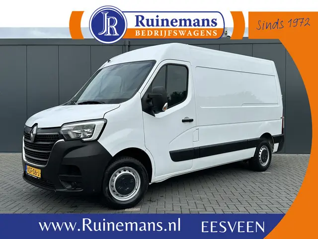 Renault Master T35 2.3 dCi 136 PK / L2H2 / 1e EIG. / 43.914 KM / TREKHAAK / AIRCO / NAVI / 2.500 KG...