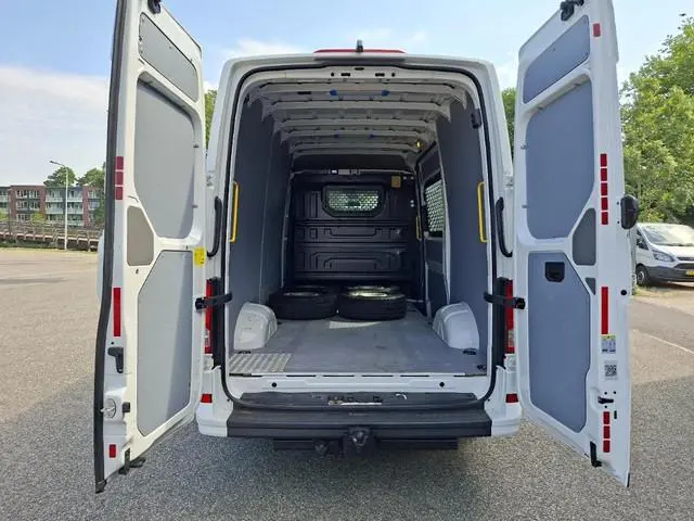 Volkswagen Crafter 2.0 TDI L3 H3 140pk Black Line Airco Navigatie Spoilerpakket