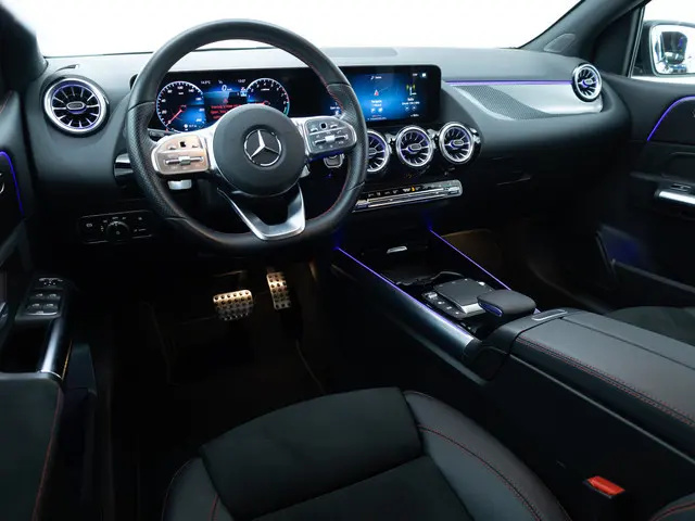 Mercedes-Benz B-klasse 250 e AMG Line | Elec. Trekhaak | Elec. achterklep | Cruise | Camera | Stoelv...