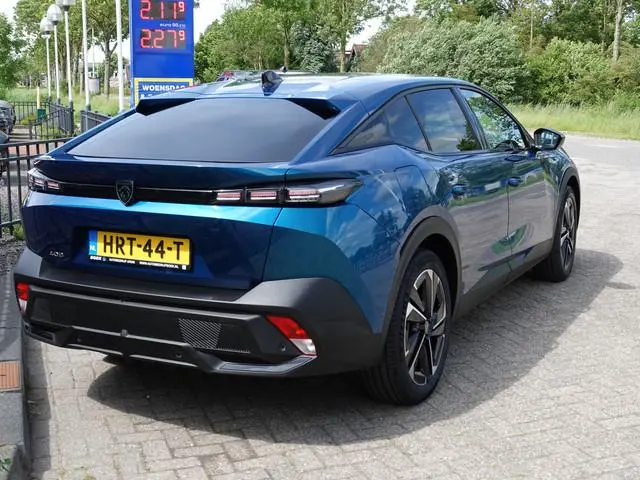 Peugeot 408 1.2 Hybrid 145 e-DCS6 Allure H-LEER | KEYLESS | NAVI | CAMERA + PDC