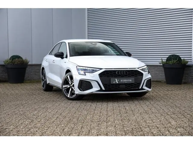 Audi A3 Limousine 35 TFSI 3x S-Line 150PK Trekhaak|ACC|Matrix|Dynamisch