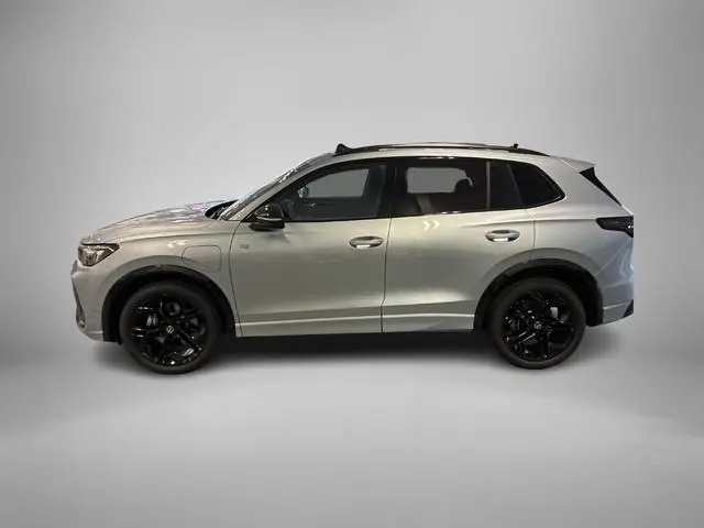 Volkswagen Tiguan 1.5 272pk DSG eHybrid R-Line · Panoramadak · Trekhaak · Harman Kardon · 20'' · 360...