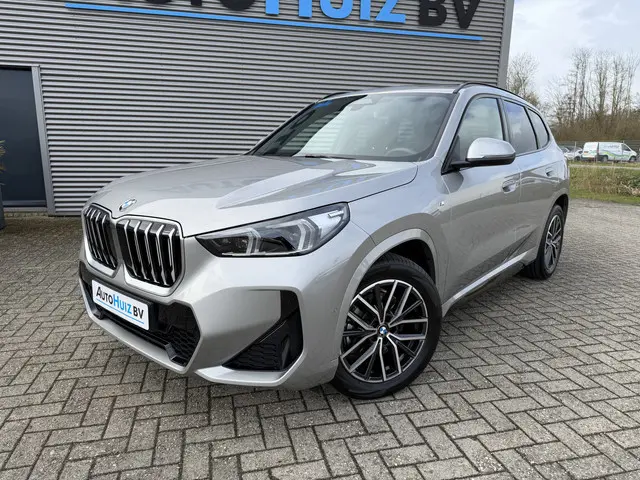 BMW X1 sDrive20i M Sport Premium Pakket Panoramadak Trekhaak Achteruitrijcamera Stoelverwarming Keyl...