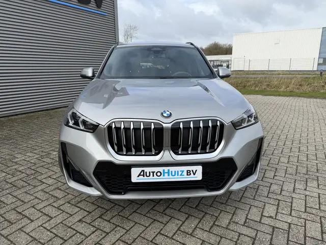 BMW X1 sDrive20i M Sport Premium Pakket Panoramadak Trekhaak Achteruitrijcamera Stoelverwarming Keyl...