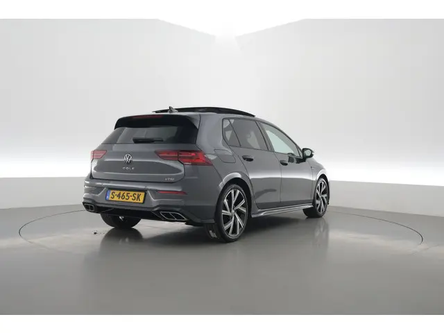 Volkswagen Golf 1.5 eTSI R-Line DSG | Rijklaar! | Pano | HUD | IQ. Light (ledbalk) | Stoel- Stuurver...