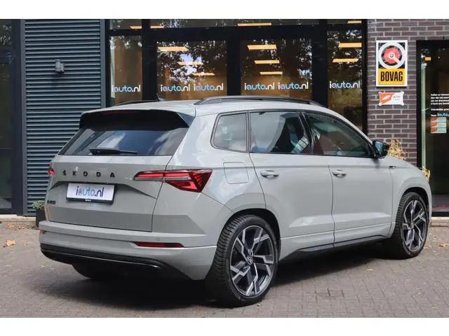 ŠKODA Karoq 1.5 TSI ACT DSG Sportline Pano/Navi Columbus/Virtual Cockpit/Camera/Keyless/LED/ACC/18"