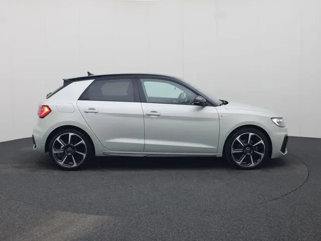 Audi A1 Sportback 30 TFSI/116PK S Line · Apple/Android Car Play · Camera + Parkeersensoren · LED · G...