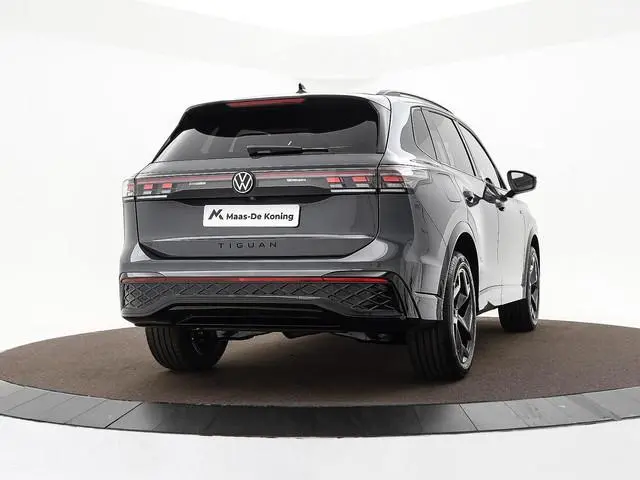 Volkswagen Tiguan R-Line Edition 1.5 eHybrid 204 PK 6 versn. DSG · Achteruitrijcamera · Draadloze te...