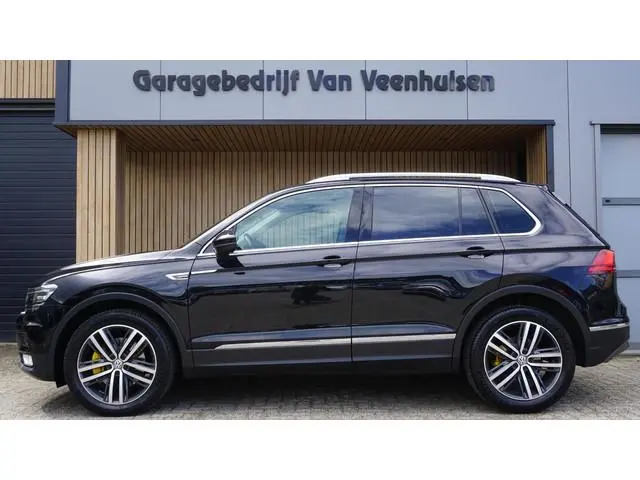 Volkswagen Tiguan 2.0 TSI 180pk DSG 4Motion Highline Executive Pano.Dak HUD Virtual 19inch LM Stoel/...