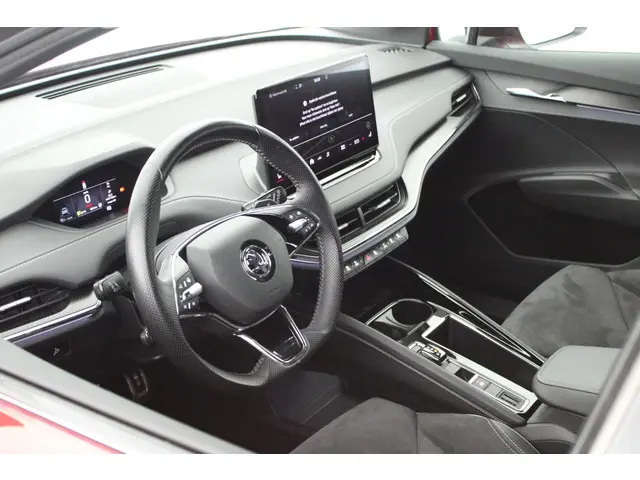 Skoda Enyaq iV 80 Sportline 204pk SOH 94% Camera Stoelverwarming Memory Keyless Navigatie Panoramada...