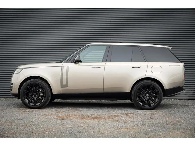 Land Rover Range Rover 3.0 P460e HSE PHEV / Batumi Gold / Towing Pack / Pano / NL Auto / 4Wiel sturi...