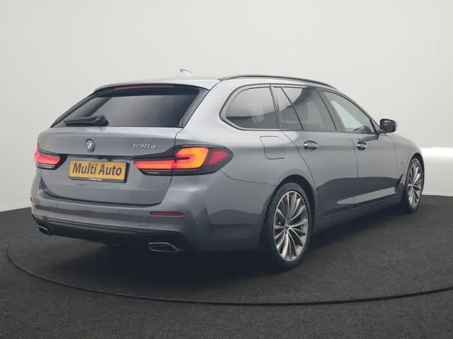 BMW 5-serie Touring 530e Business Edition Plus PHEV 293pk Dealer O.H. | Trekhaak Af Fabriek | Adapti...