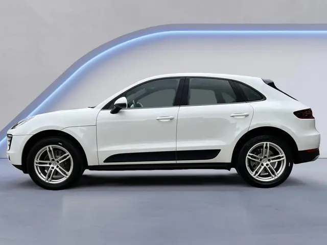 Porsche Macan 2.0 /Keyless/Stoel-Stuur en achterbank verw./Bi-Xenon/AppleCarplay/Memory/Camera/Leder...