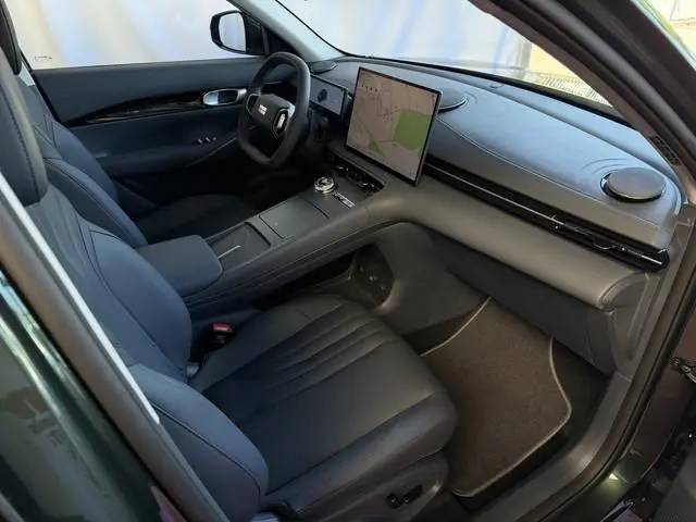 Geely E5