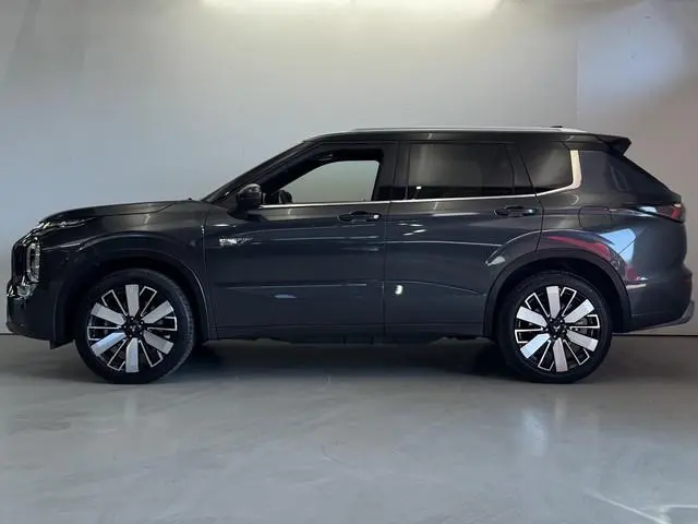 Mitsubishi Outlander 2.4 PHEV Instyle+ | Massage | Panoramadak | Full Options | Trekhaak | Garantie...