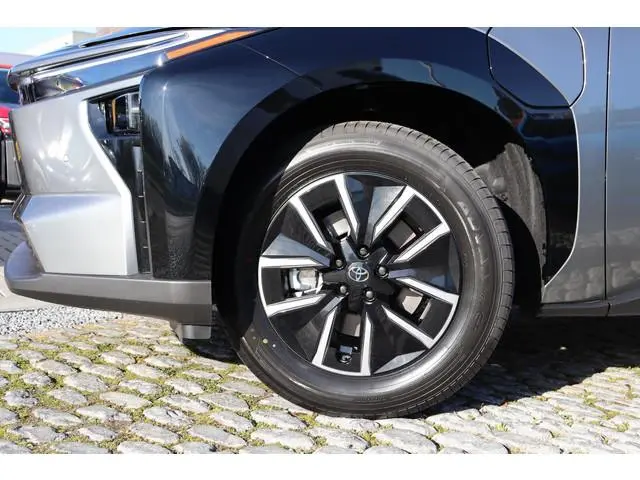 Toyota bZ4X Dynamic 73 kWh, €3.000 Voordeel, 360 Camera, BSM, Stoel verwarming, Stuur verwarming, El...