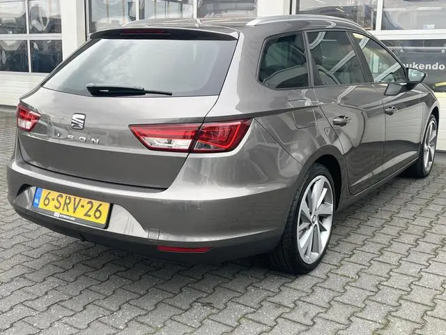 SEAT Leon ST 1.2 TSI DSG Automaat Style Business ACC Trekhaak afneembaar Leder/ Alcantara Navigatie...