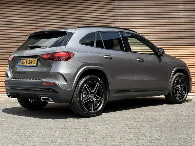 Mercedes-Benz GLA-klasse 250 e Business Solution AMG Sfeerverlichting / Navi / Led / Adapt Cruise /...