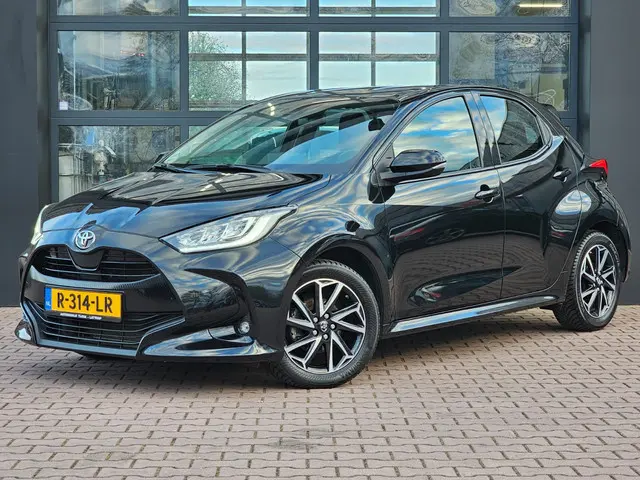 Toyota Yaris 1.5 VVT-i Dynamic | Airco | Navi | Keyless | Lane Assist | Adaptive Cruise | All-season...