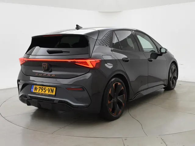 CUPRA Born ADRENALINE ONE 62 kWh 204 PK + ADAPTIVE CRUISE | 19 INCH | SFEERVERLICHTING