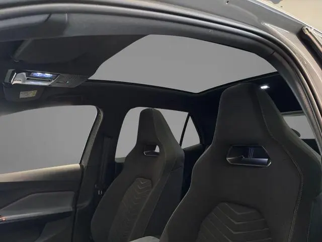 CUPRA Born Business One 204pk 62 kWh · SOH 95,8% · Glazendak · Camera · Apple/Android Car Play · Nav...