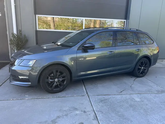 ŠKODA Octavia Combi 1.5 TSI 150pk DSG Sport Business Navigatie Climate Control Sportstoelen Trekhaak