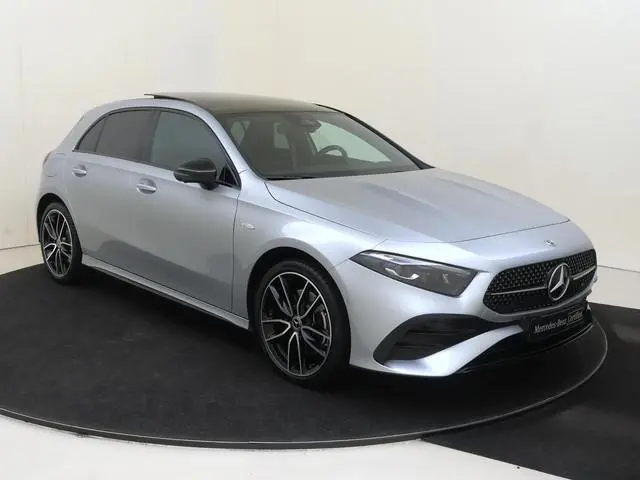 Mercedes-Benz A-klasse 250 e Business Solution AMG / Panaromadak / Headup-Display / 360Graden-Camera...