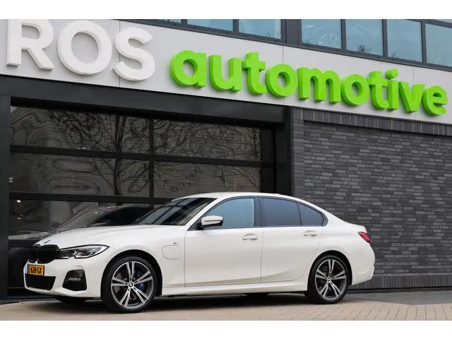 BMW 3-serie 330e Business Edition Plus | BTW | NAP | M-SPORT | LASER | KEYLESS | 360 | LEDER | DEALE...