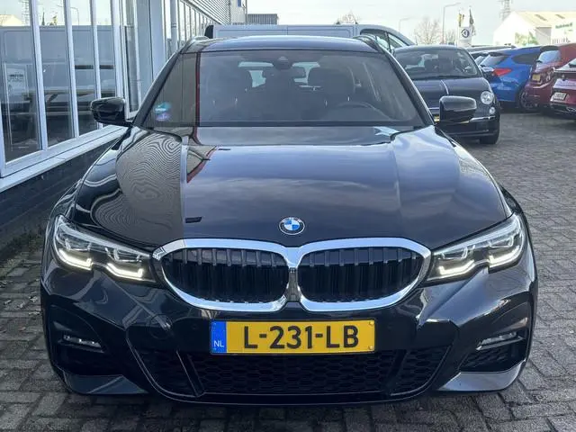BMW 3-serie Touring 318i Business Edition | M Pakket | Sfeerverlichting | Apple Carplay | Parkeercam...