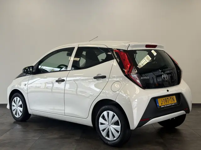 Toyota Aygo 1.0 VVT-i x-fun Airco Limiter ! 2e Paasdag geopend van 12.00 tot 17:00u !