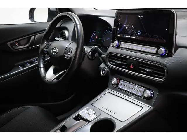Hyundai Kona EV Fashion Sky 64 kWh | STUURVERWARMING | DAB | DRAADLOZE LADER | APPLE | CAMERA